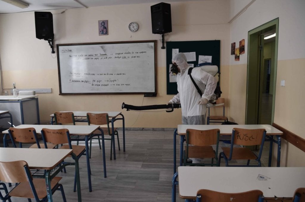 Μόσιαλος: Πρέπει να «παγώσει» η απόφαση για άνοιγμα των σχολείων στις 11 Γενάρη