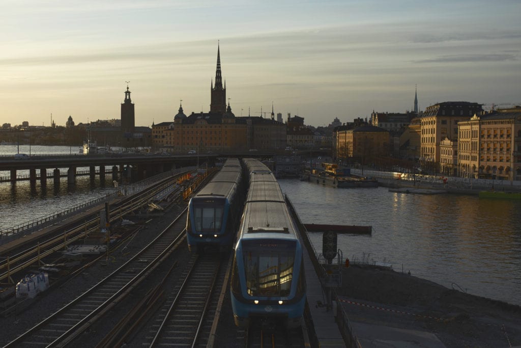 Σουηδία: Πτώση στη δημοτικότητα της κυβέρνησης, αφού αρκετά μέλη της γύρισαν την πλάτη στις συστάσεις κατά του κορονοϊού