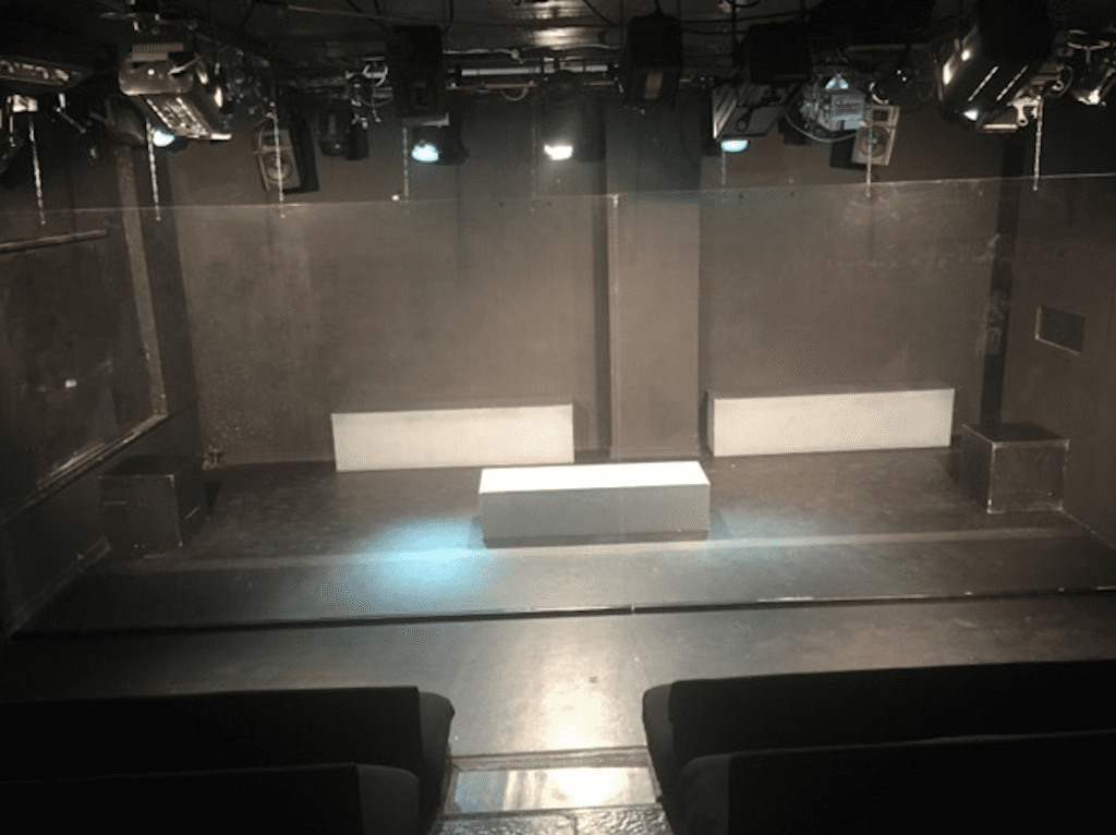 Δημήτρης Καρατζιάς: Η δεινή θέση  του θεάτρου
