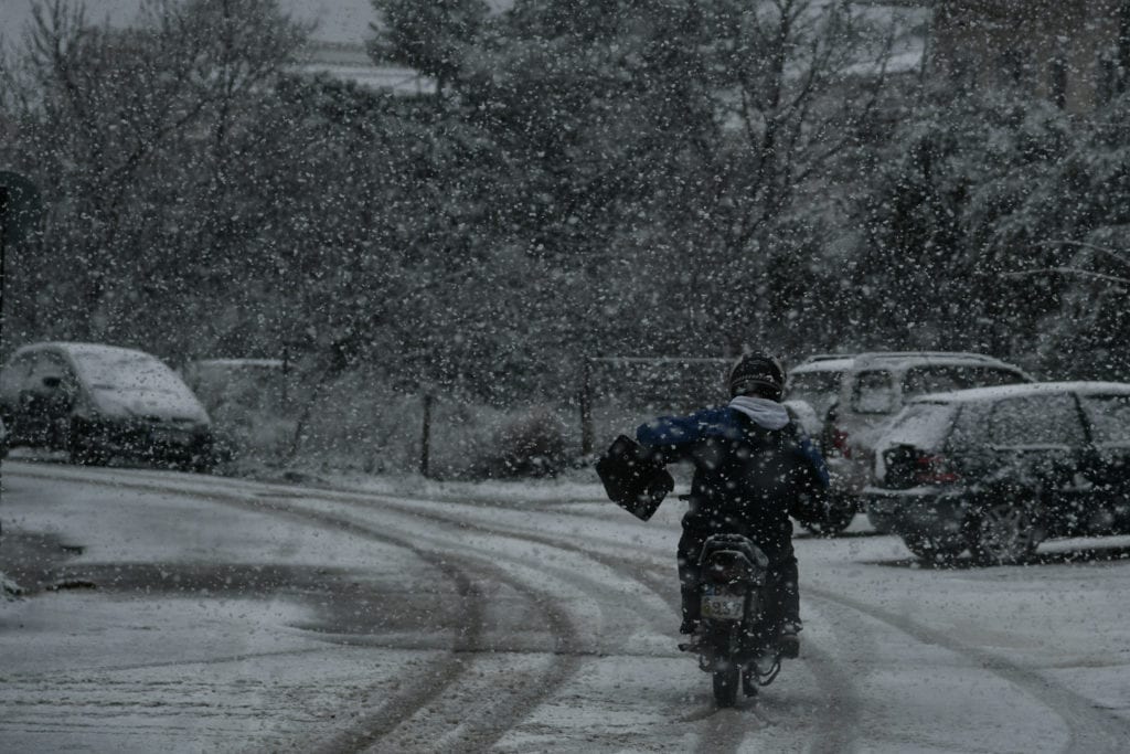 Καιρός: Σημαντική πτώση θερμοκρασίας από Δευτέρα, χιόνια και στην Πάρνηθα