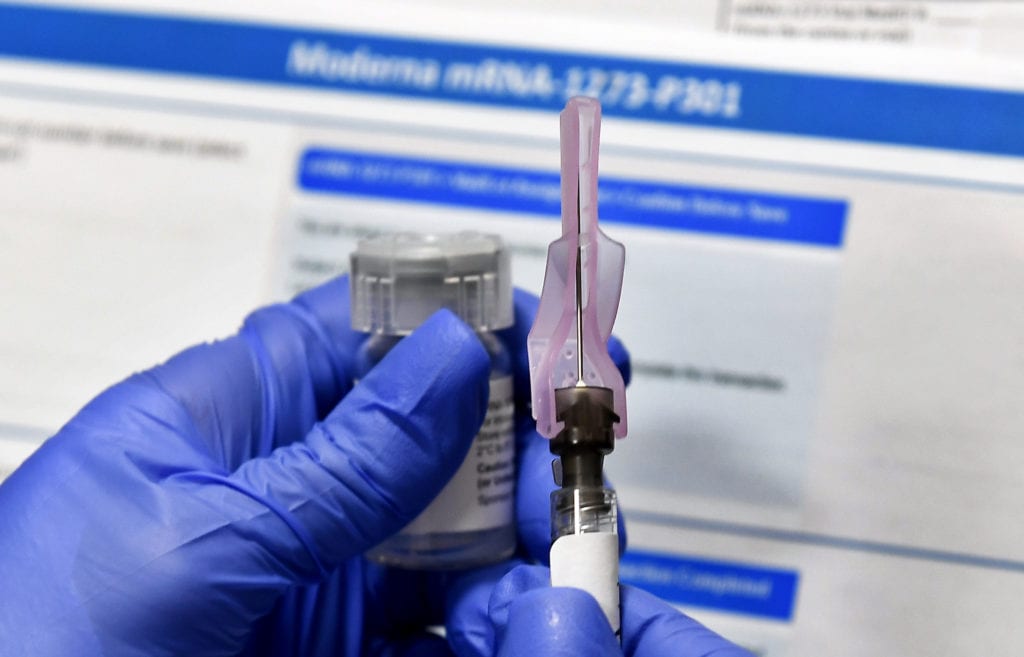 Εμβολιασμοί: Ανοίγει από Δευτέρα η πλατφόρμα ραντεβού για εμβολιασμό για τους άνω των 85 ετών