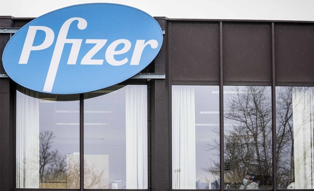 Η Pfizer εξετάζει το ενδεχόμενο «ανοίγματος» στη Ρωσία για το εμβόλιο κατά του κορονοϊού