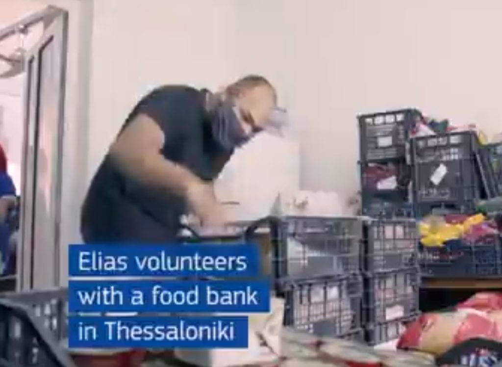 Η φον ντερ Λάιεν εκθειάζει τον εθελοντή Ηλία από τη Θεσσαλονίκη (Video)
