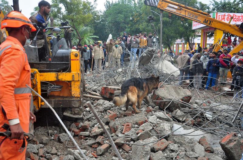 Ινδία: Τουλάχιστον 22 νεκροί από κατάρρευση οροφής σε αποτεφρωτήριο (Photos)