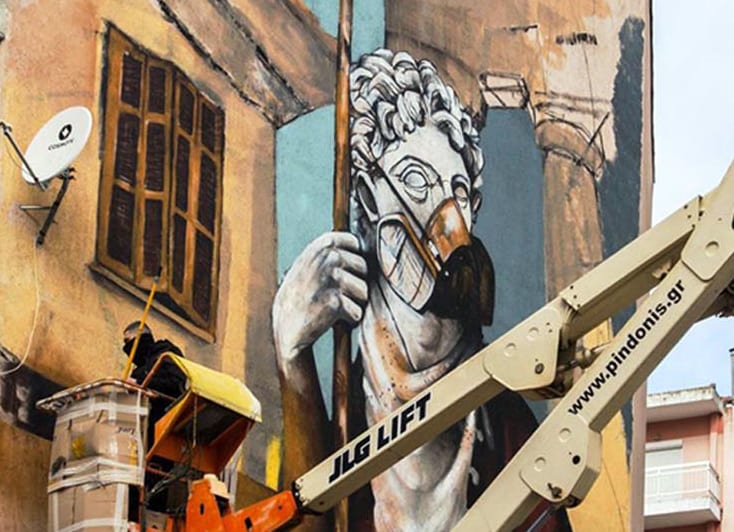 Μια τεράστια τοιχογραφία στη Δράμα για την καθημερινή πάλη με τον κορονοϊό (Photo)
