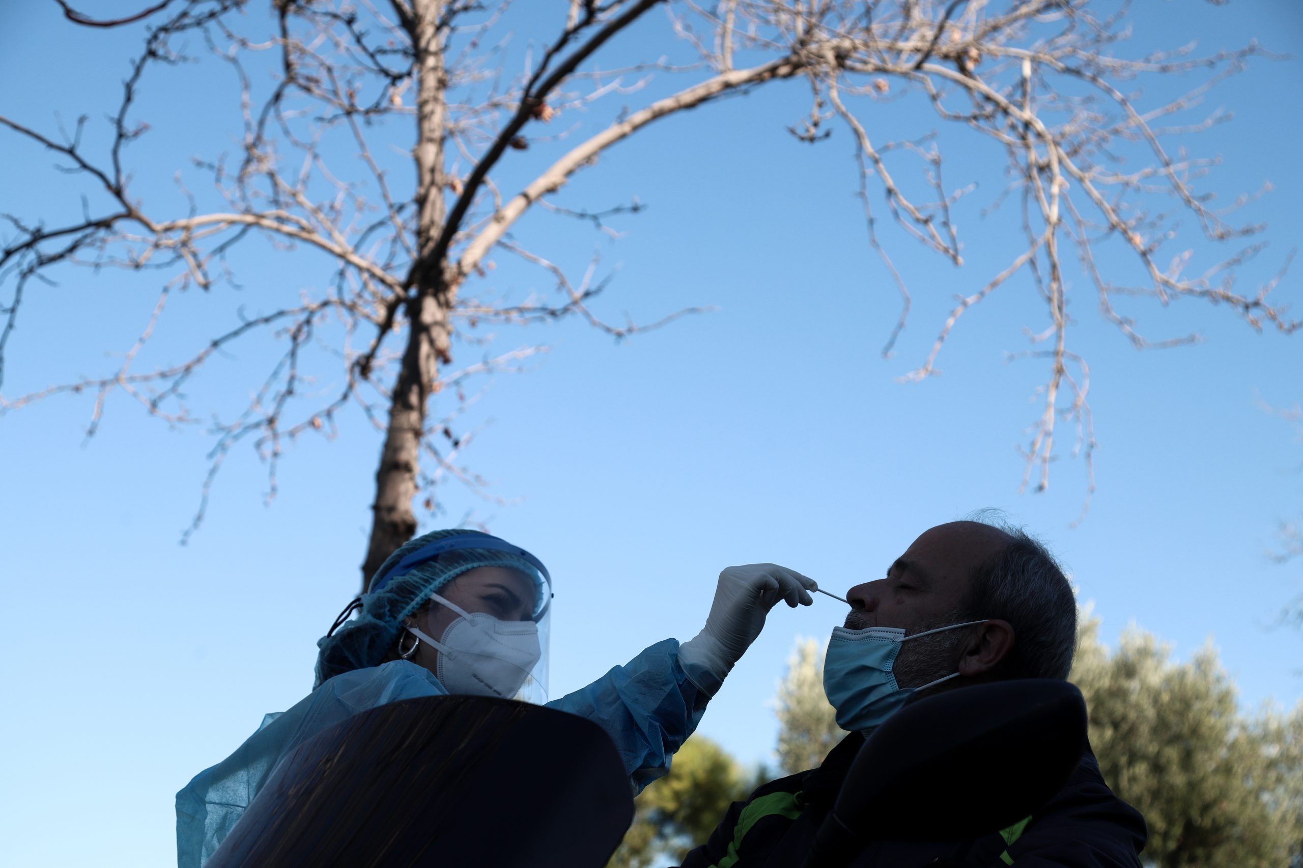 Κορονοϊός: 48 θάνατοι, 399 στις ΜΕΘ – Ανησυχία για τα 363 κρούσματα στην Αττική – 816 συνολικά στη χώρα