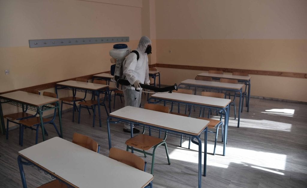 Κορονοϊός: Εισήγηση λοιμωξιολόγων για άνοιγμα σχολείων και στις «κόκκινες» περιοχές της χώρας