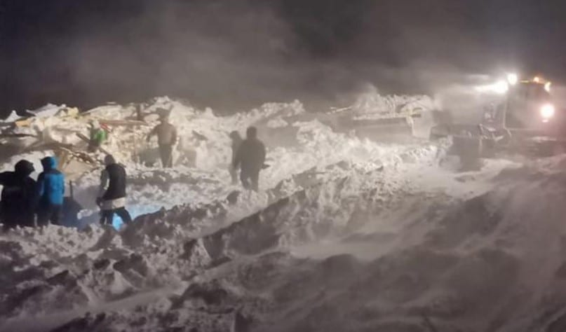 Ρωσία: Χιονοστιβάδα «έθαψε» χιονοδρομικό κέντρο – τουλάχιστον τρεις νεκροί  (video)