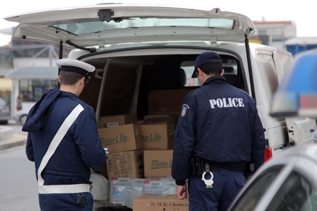 Πέντε συλλήψεις στη Δυτική Αττική για άσκοπους πυροβολισμούς και ληστείες