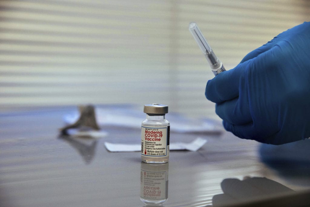 Moderna: Αποτελεσματικό το εμβόλιο στις μεταλλάξεις του κορονοϊού από τη Βρετανία και τη Νότια Αφρική
