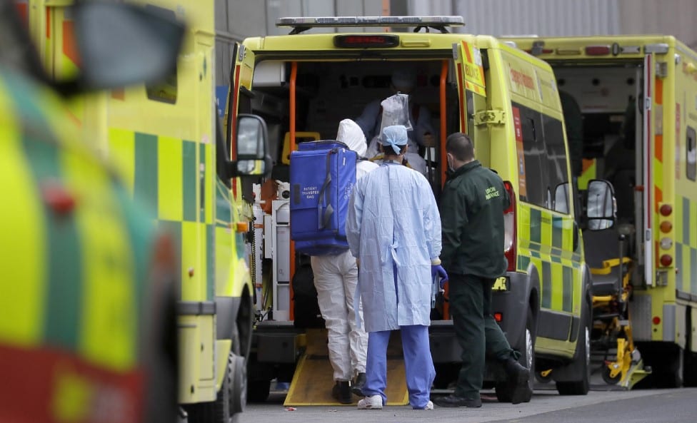 Η Βρετανία ανακοίνωσε 1.243 θανάτους και 45.533 νέα κρούσματα