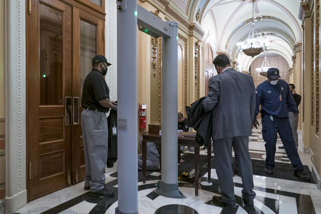 ΗΠΑ: Βουλευτές αρνούνται να ελέγχονται για όπλα όταν μπαίνουν στη Βουλή των Αντιπροσώπων