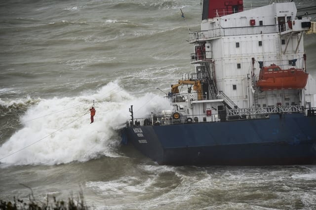Nαυάγιο ρωσικού πλοίου στη Μαύρη Θάλασσα – τουλάχιστον δύο νεκροί