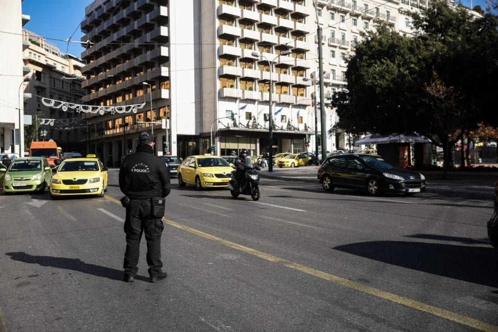 «Καρφιά» των ιδιοκτητών ταξί κατά κυβέρνησης Μητσοτάκη: «Μας οδηγείτε στην εξαθλίωση»