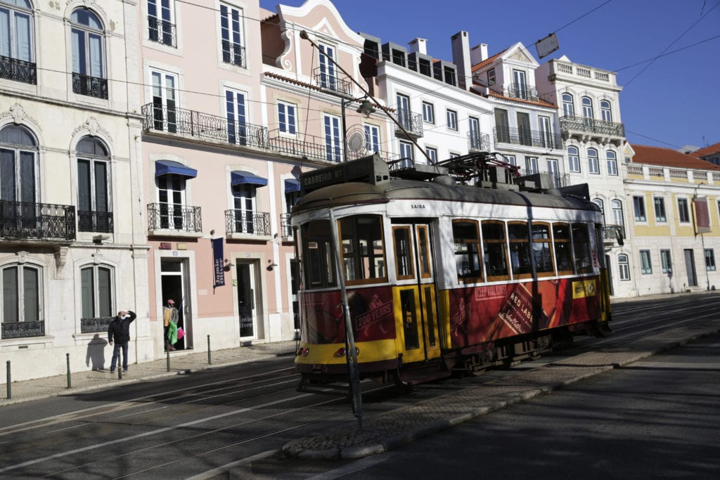 Η Πορτογαλία ετοιμάζεται να κλείσει τα σχολεία καθώς η πανδημία επιδεινώνεται