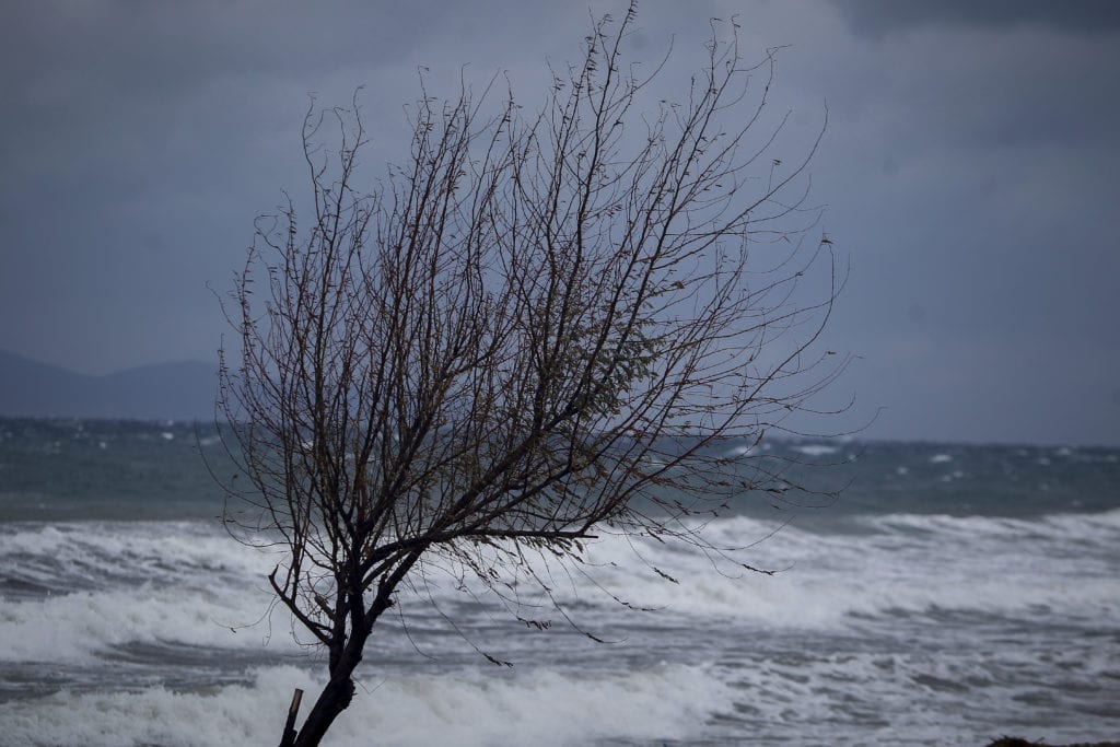 Καιρός: Έρχονται διαδοχικά κύματα κακοκαιρίας – Ισχυρές βροχές, θυελλώδεις άνεμοι (Χάρτες)