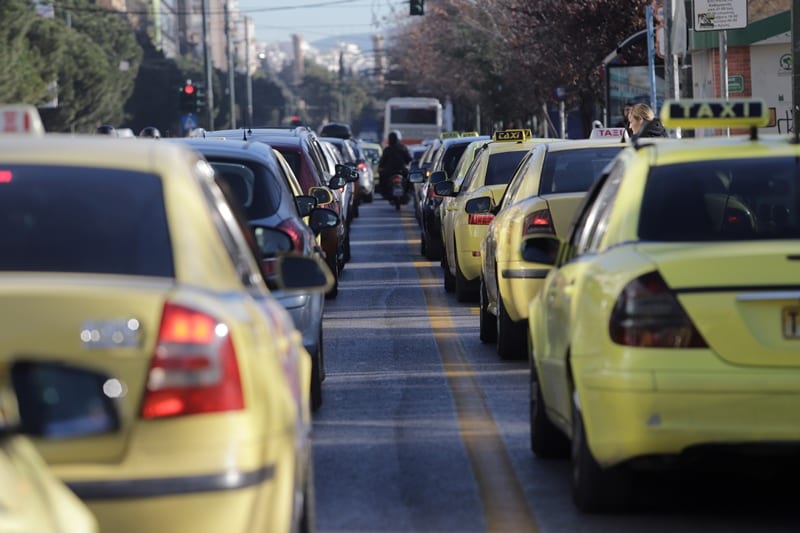 Αυξάνεται το όριο επιβατών σε ΙΧ, ταξί, διπλοκάμπινα, μικτής χρήσης και τύπου ΒΑΝ οχήματα