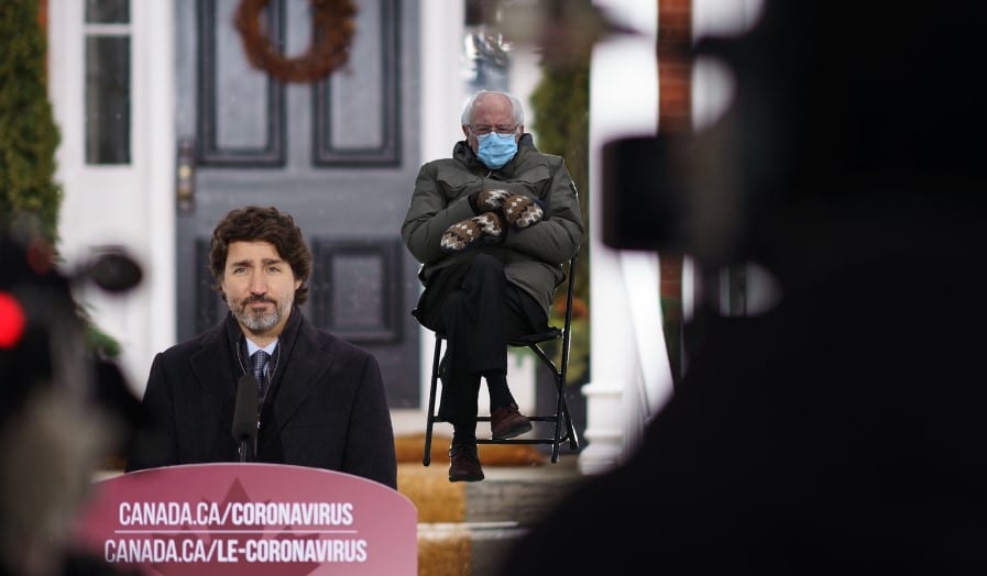 Καναδάς: Ο Τζάστιν Τριντό αξιοποιεί το meme του Μπέρνι Σάντερς για να συστήσει αποφυγή ταξιδιών
