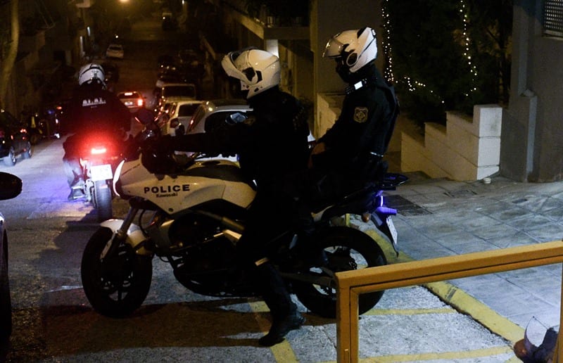 Θεσσαλονίκη: Πέταξαν βόμβα μολότοφ μέσα σε πιτσαρία – Φώναξαν «θα καείτε όλοι»
