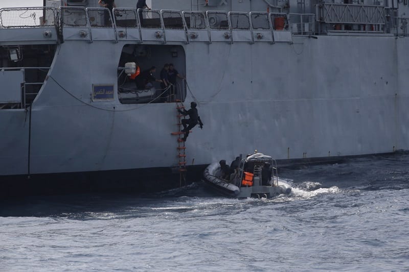 Πειρατές απήγαγαν 15 ναυτικούς και σκότωσαν έναν στον Κόλπο της Γουινέας