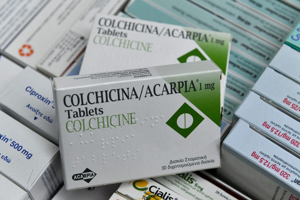 Μόσιαλος: «Ακίνδυνη η κολχικίνη αλλά αμφίβολα αποτελεσματική προς το παρόν»