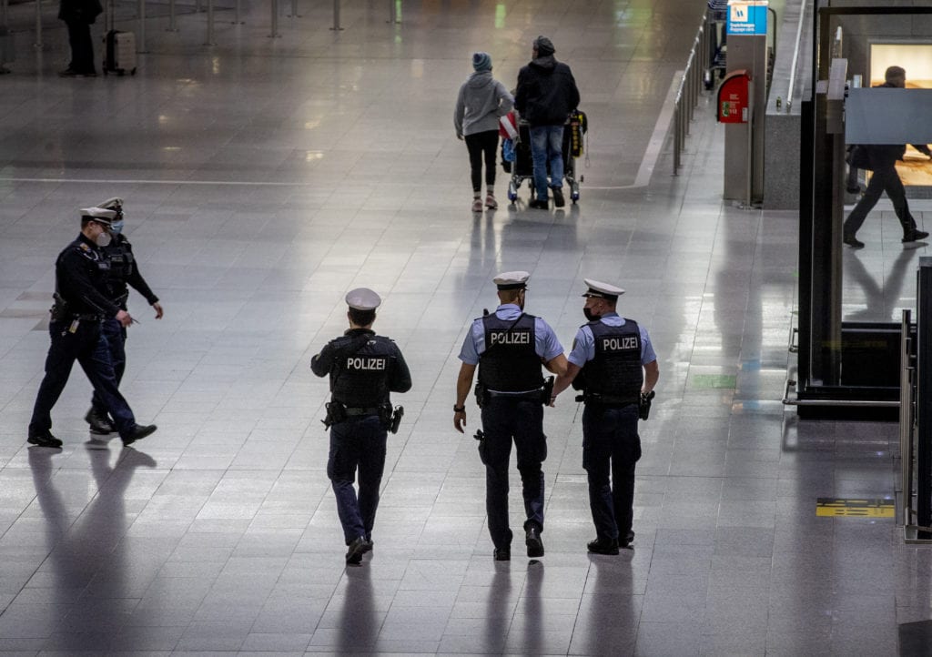 Φρανκφούρτη: Επίθεση με μαχαίρι σε σταθμό τρένου – «Αρκετοί τραυματίες»