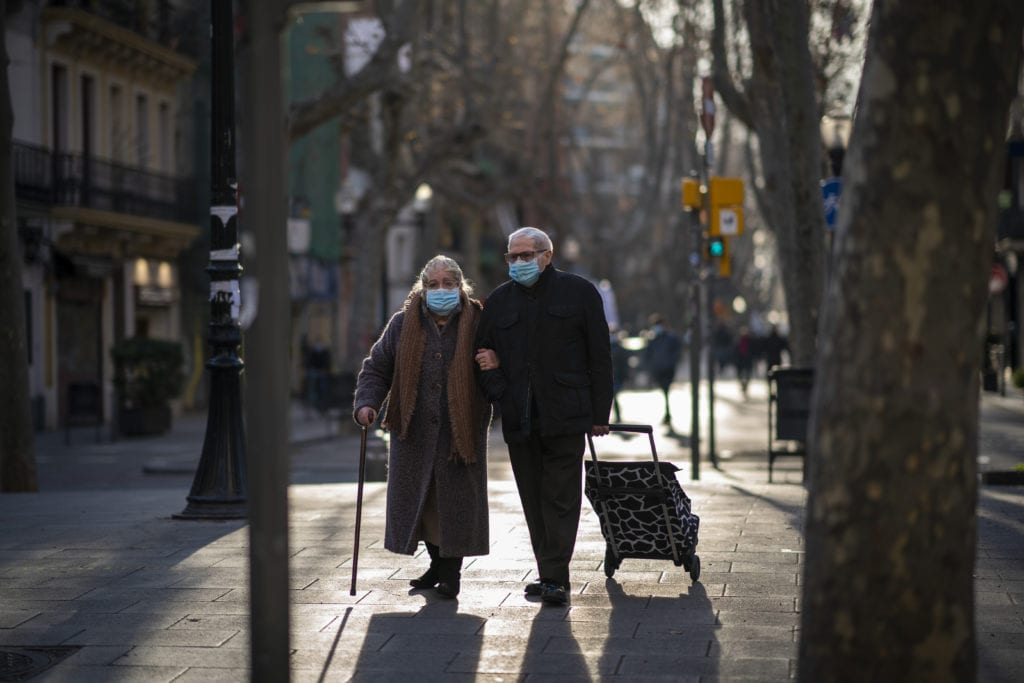 Κορονοϊός: Νέο παγκόσμιο αρνητικό ρεκόρ – Περισσότεροι από 18.000 θάνατοι σε 24 ώρες