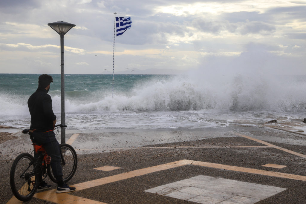 Έκτακτο ΕΜΥ: Διήμερο κακοκαιρίας με καταιγίδες, χαλαζοπτώσεις και θυελλώδεις ανέμους