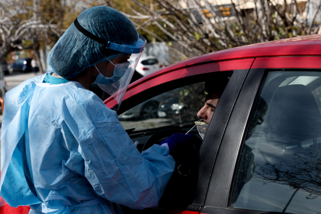 ΕΟΔΥ: Ανησυχητικά τα rapid test σε Ηλεία και Χαλκίδα, θετικά ως 4,3%