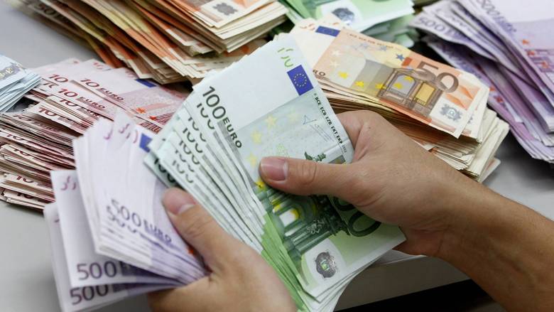 Προϋπολογισμός: Kάτω τα έσοδα και έλλειμμα 1,5 δισ. ευρώ