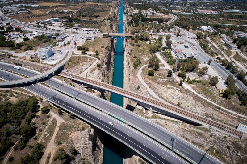 Περί θεμελίων. Υποδομές