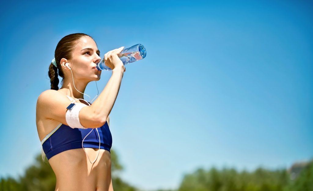 Πόσο νερό πίνουμε πριν, κατά τη διάρκεια και μετά την άσκηση;