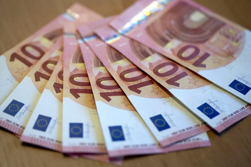 Πληρωμές e-ΕΦΚΑ και ΟΑΕΔ: Ποιοι δικαιούχοι θα λάβουν επιδόματα και εφάπαξ από Δευτέρα