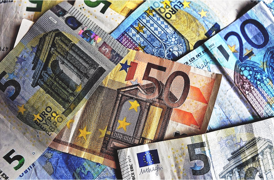 Ευρωπαϊκό φρένο στο να μοιράσουν οι τράπεζες τα ευρω-κονδύλια