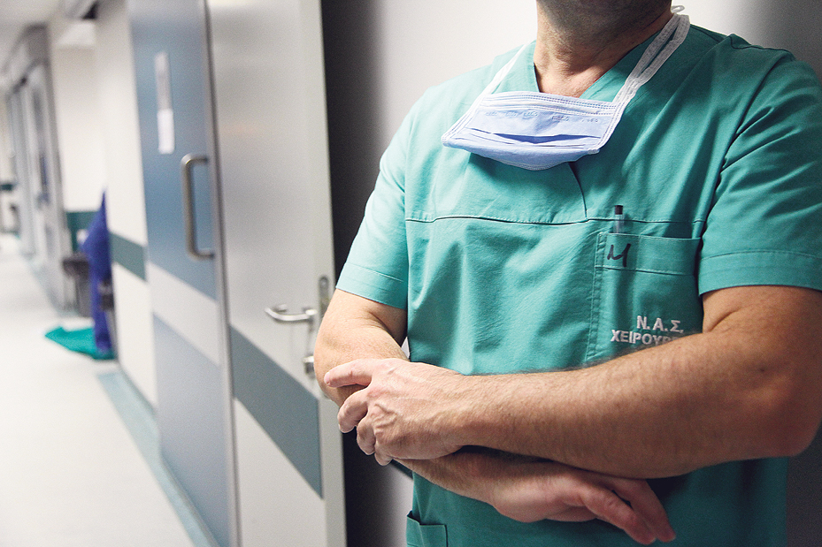 ΟΕΝΓΕ: Μείωση κατά 80% των χειρουργικών επεμβάσεων στην Αττική – «Να ανακληθεί τώρα το μέτρο»