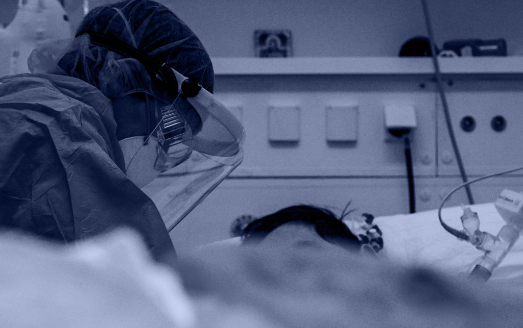 Καρκινοπαθής με κορονοϊό περίμενε 10 ώρες για να βρει κρεβάτι σε νοσοκομείο