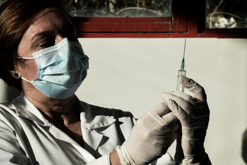 Εμβόλιο AstraZeneca: Μετά τις 12 Φεβρουαρίου ξεκινούν οι εμβολιασμοί για ηλικίες 60-64 ετών