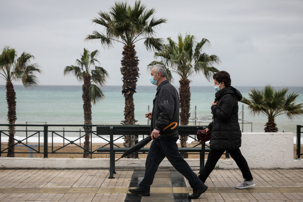 Προβληματίζουν Αχαΐα, Θεσσαλονίκη και Ρέθυμνο – Οδεύουν προς lockdown