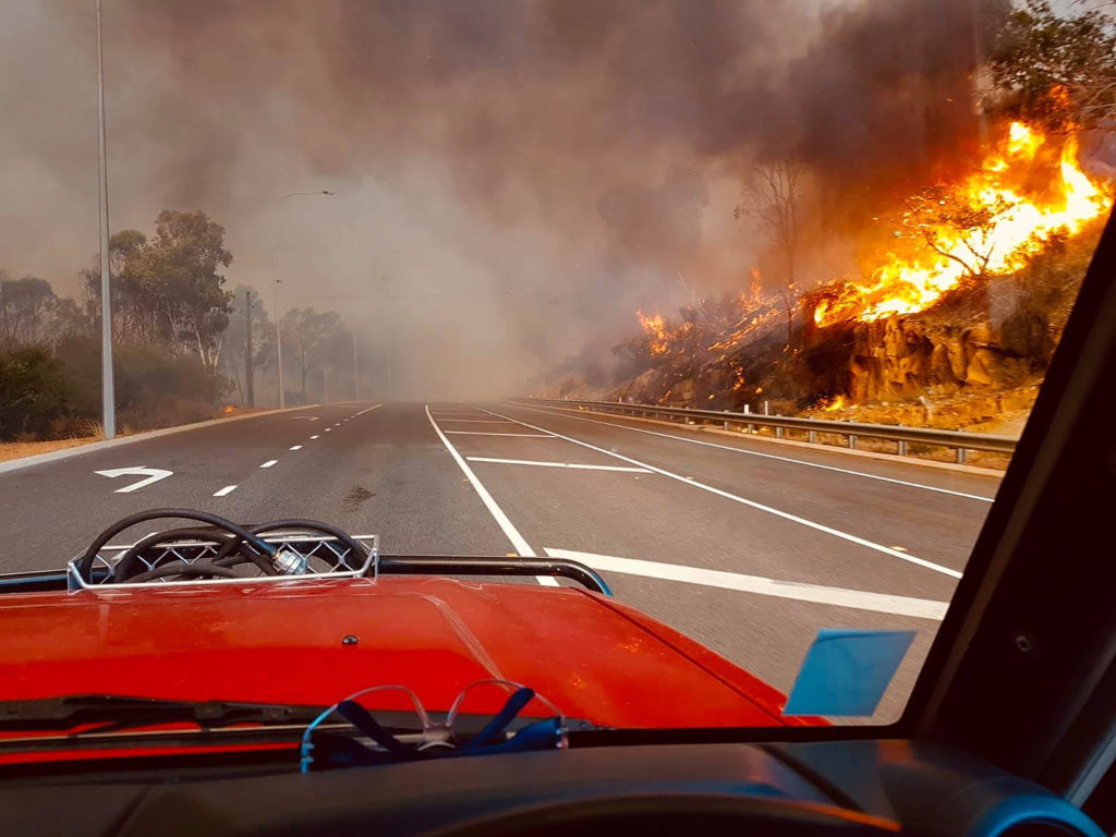 Αυστραλία: Μεγάλες πυρκαγιές μαίνονται κοντά στο Περθ και έχουν ήδη καταστρέψει σπίτια