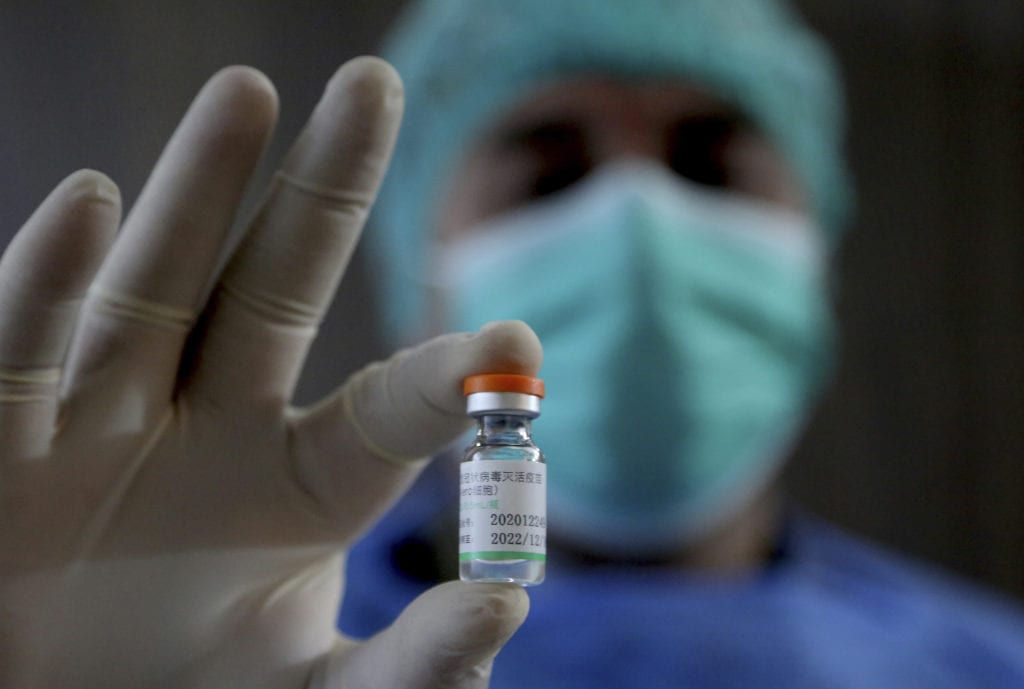 Η «περιπέτεια» ενός εμβολίου: Γιατί η αναποτελεσματική ρεμδεσιβίρη έτυχε ταχείας έγκρισης, και η ελπιδοφόρα κολχικίνη αγνοήθηκε;
