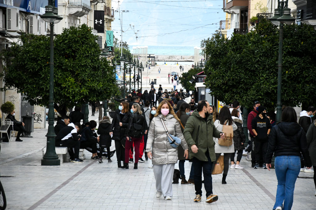 Κορονοϊός: Στο «κόκκινο» Αττική, Θεσσαλονίκη και Αχαϊα – Τα σενάρια για μετακινήσεις, σχολεία και καταστήματα
