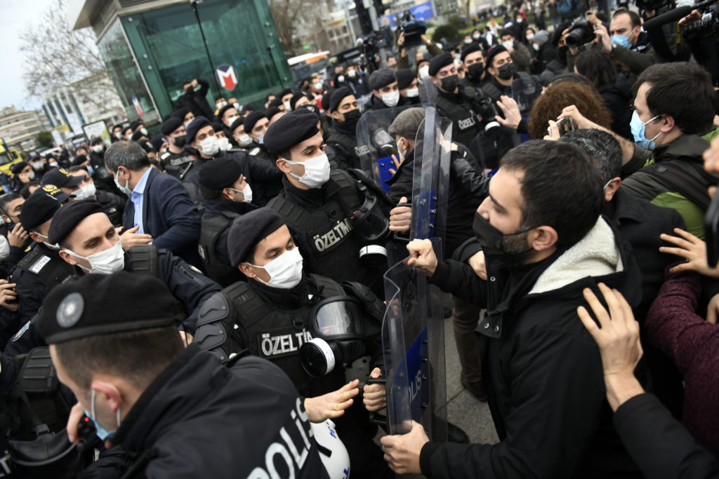Τουρκία: Δεκάδες συλλήψεις σε διαδήλωση κατά του διορισμού του πρύτανη στο Πανεπιστήμιο του Βοσπόρου