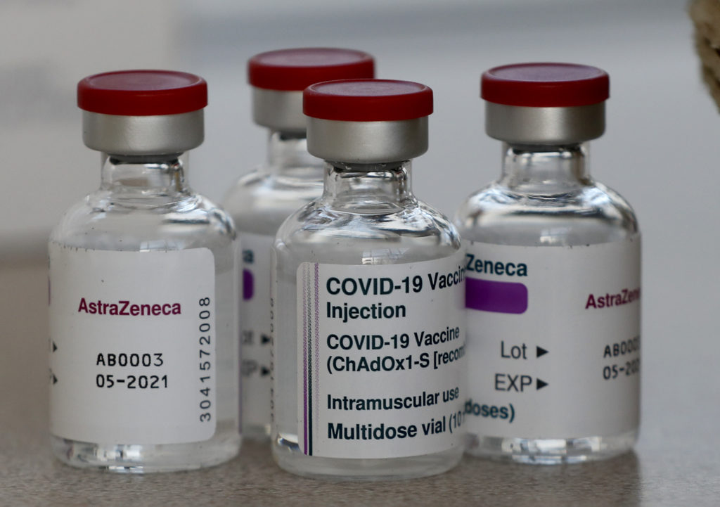 Το εμβόλιο της AstraZeneca έχει αντίστοιχη αποτελεσματικότητα και κατά της βρετανικής μετάλλαξης