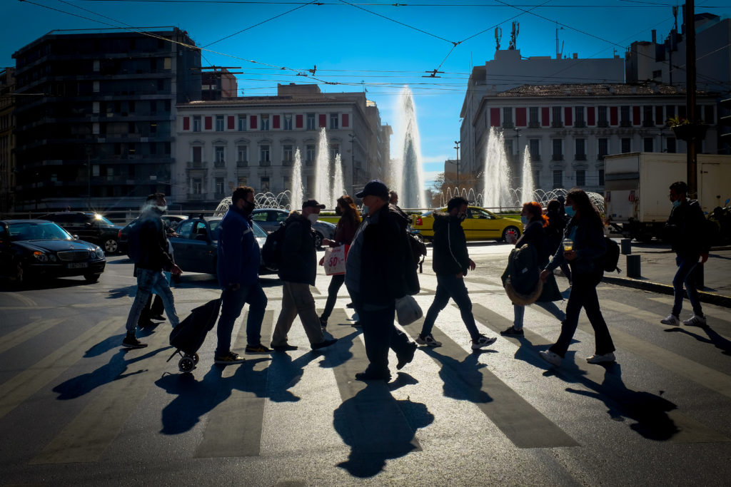 Και πάλι τετραψήφιος αριθμός κρουσμάτων κορονοϊού: 1195 νέα  – 19 θάνατοι – 246 σε ΜΕΘ