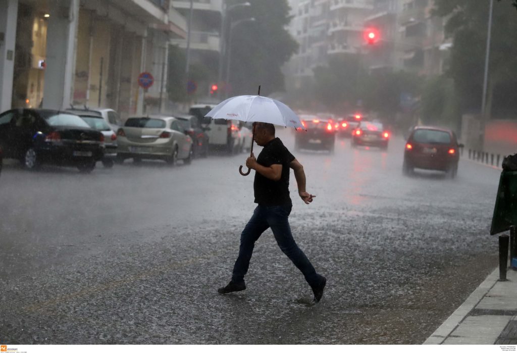 Καιρός: Mεταβολή από Δευτέρα με ισχυρές βροχές και καταιγίδες – Ποιες περιοχές θα πληγούν (Χάρτης)