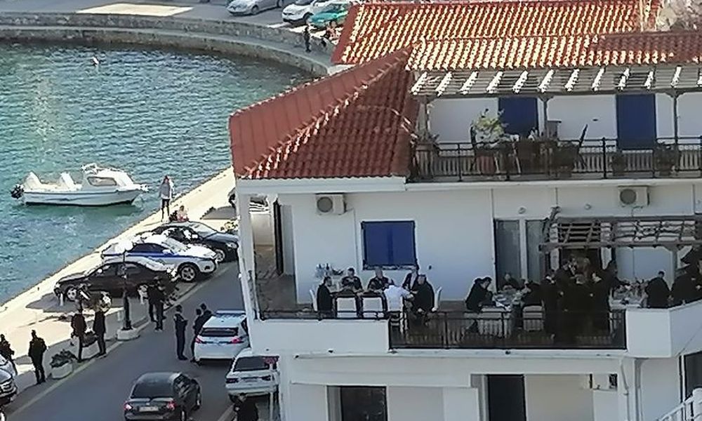 ΣΥΡΙΖΑ: Έκθεση ιδεών Ταραντίλη για το κορονο-γεύμα, υπεράνω μέτρων ο Μητσοτάκης