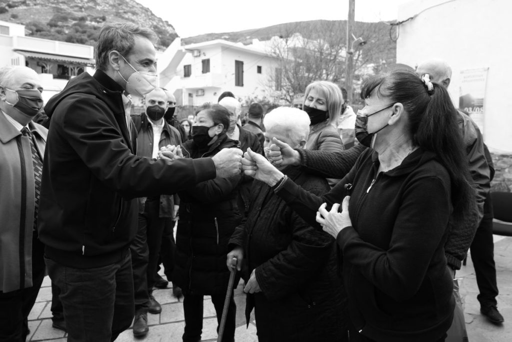 ΣΥΡΙΖΑ για «κορονοπάρτι» Μητσοτάκη: Τα πρόστιμα όπως φαίνεται δεν είναι για τον μονάρχη, μόνο για τους υπηκόους