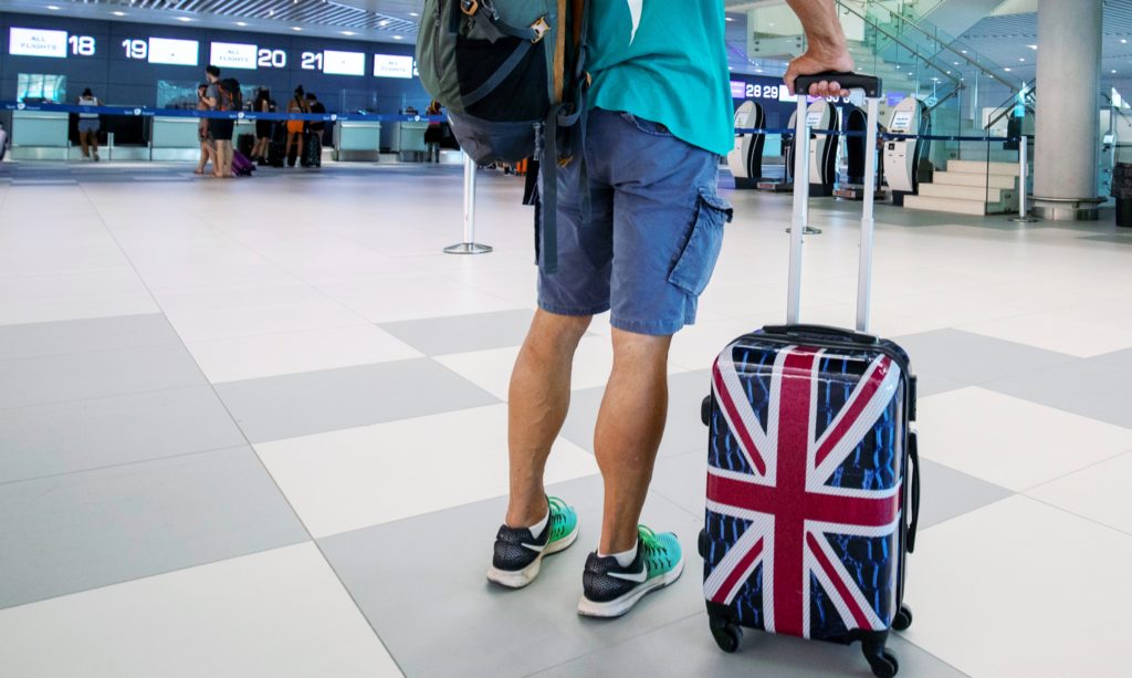 Βρετανία: Μην κάνετε ακόμα κρατήσεις για διακοπές