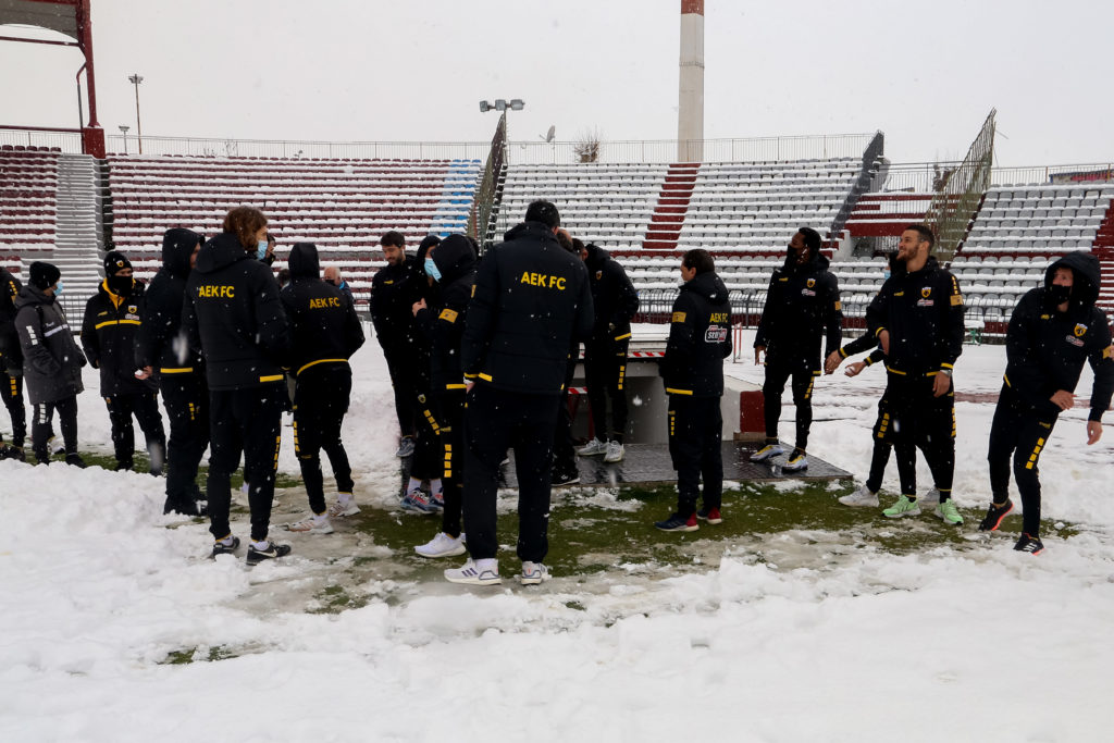 Αναβλήθηκε για αύριο λόγω χιονιού το ματς ΑΕΛ – ΑΕΚ