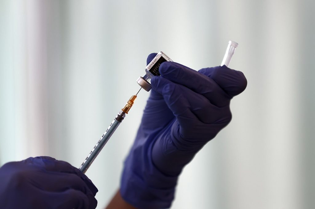 Reuters: H Pfizer έχει παραδώσει στην ΕΕ 30% λιγότερα εμβόλια από τα συμφωνηθέντα